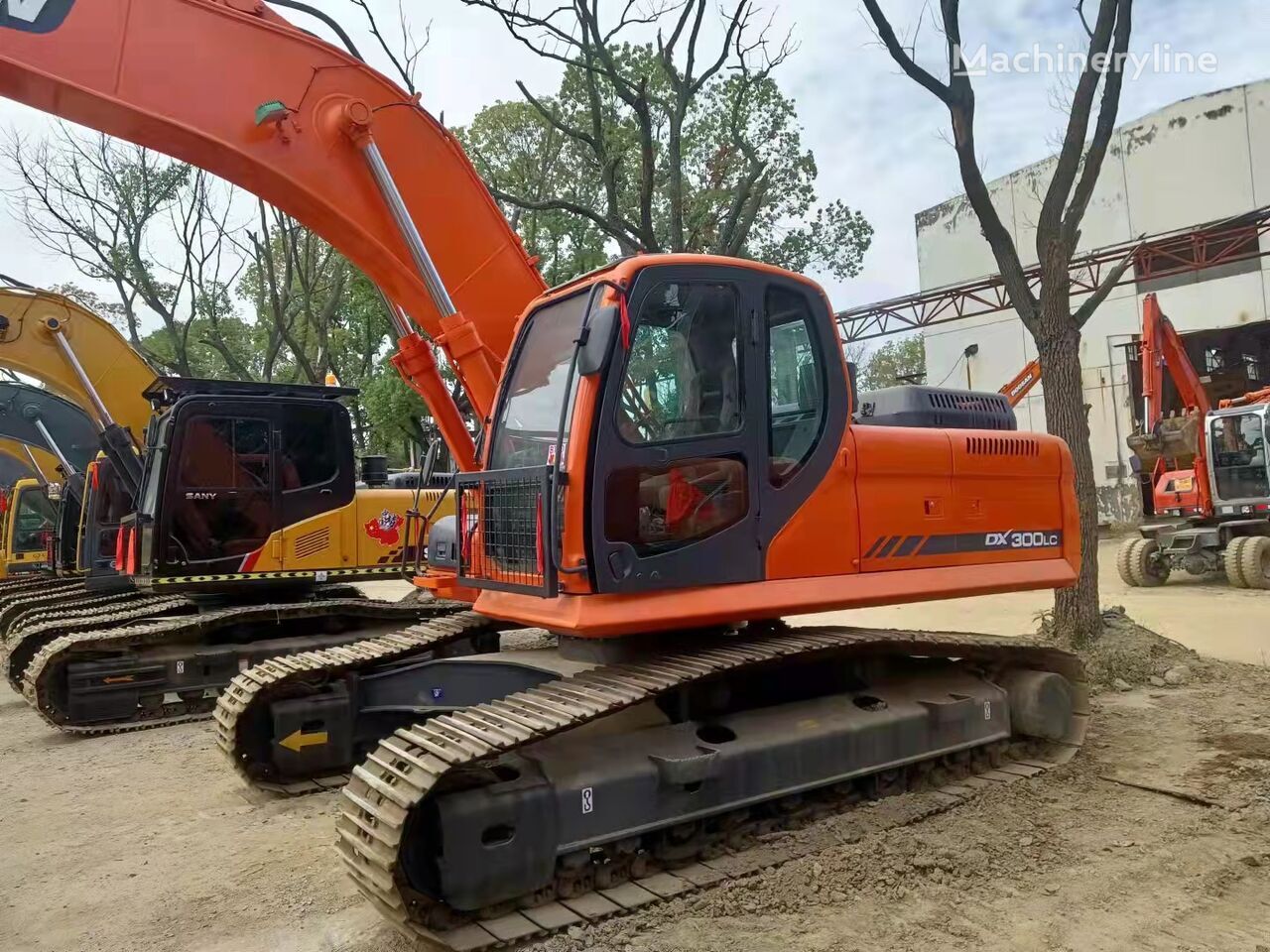Crawler excavator Doosan DX300: picture 3