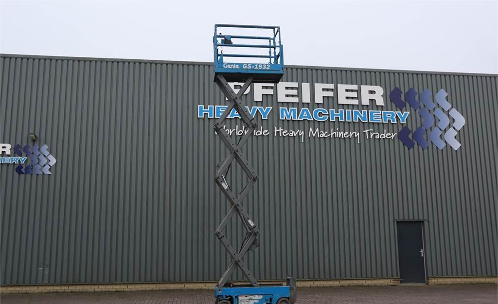 Scissor lift Genie GS1932 Electric, Working Height 7.8 m, 227kg Capac: picture 5