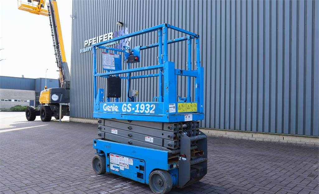 Scissor lift Genie GS1932 Electric, Working Height 7.8 m, 227kg Capac: picture 9