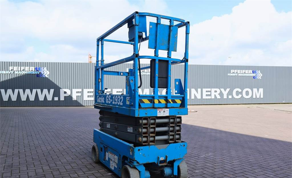 Scissor lift Genie GS1932 Electric, Working Height 7.8 m, 227kg Capac: picture 8