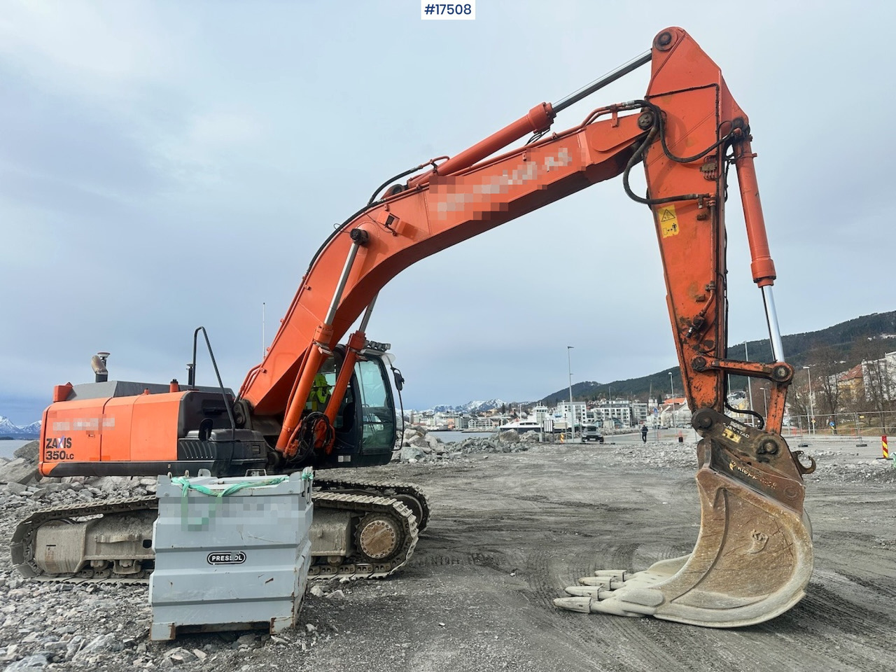 Excavator Hitachi ZX350LC-5B: picture 7