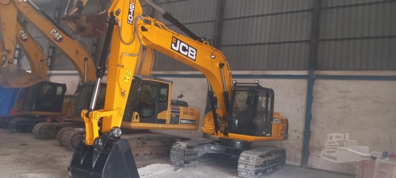 New Crawler excavator JCB JS210 LC: picture 2