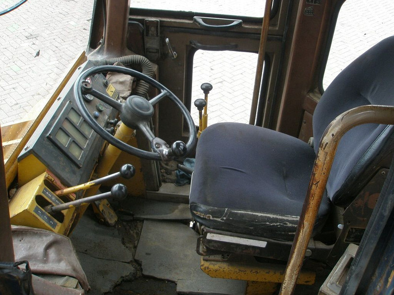 Wheel loader Komatsu W40-2: picture 7