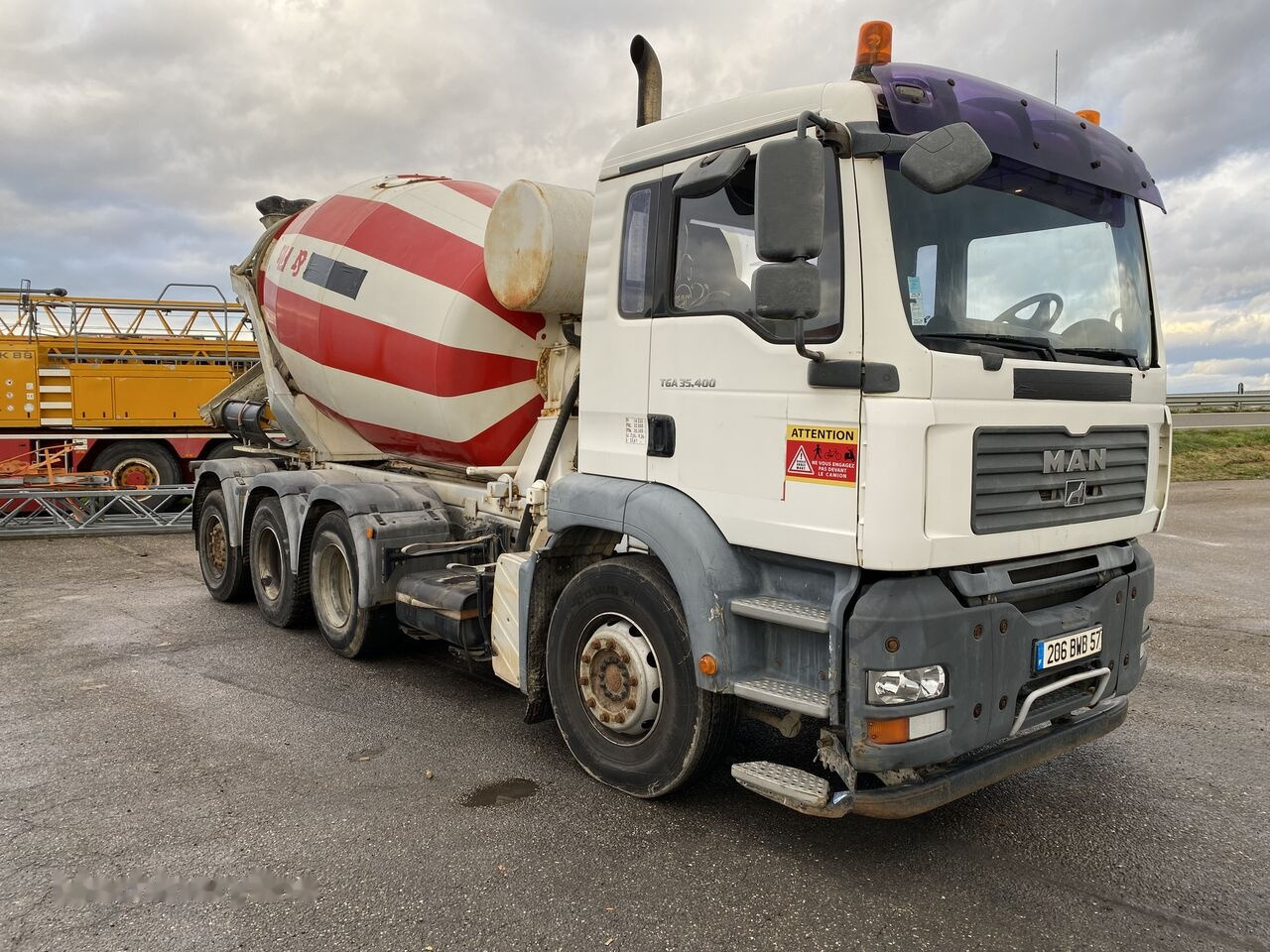 Concrete mixer truck MAN TGA 35-400: picture 4