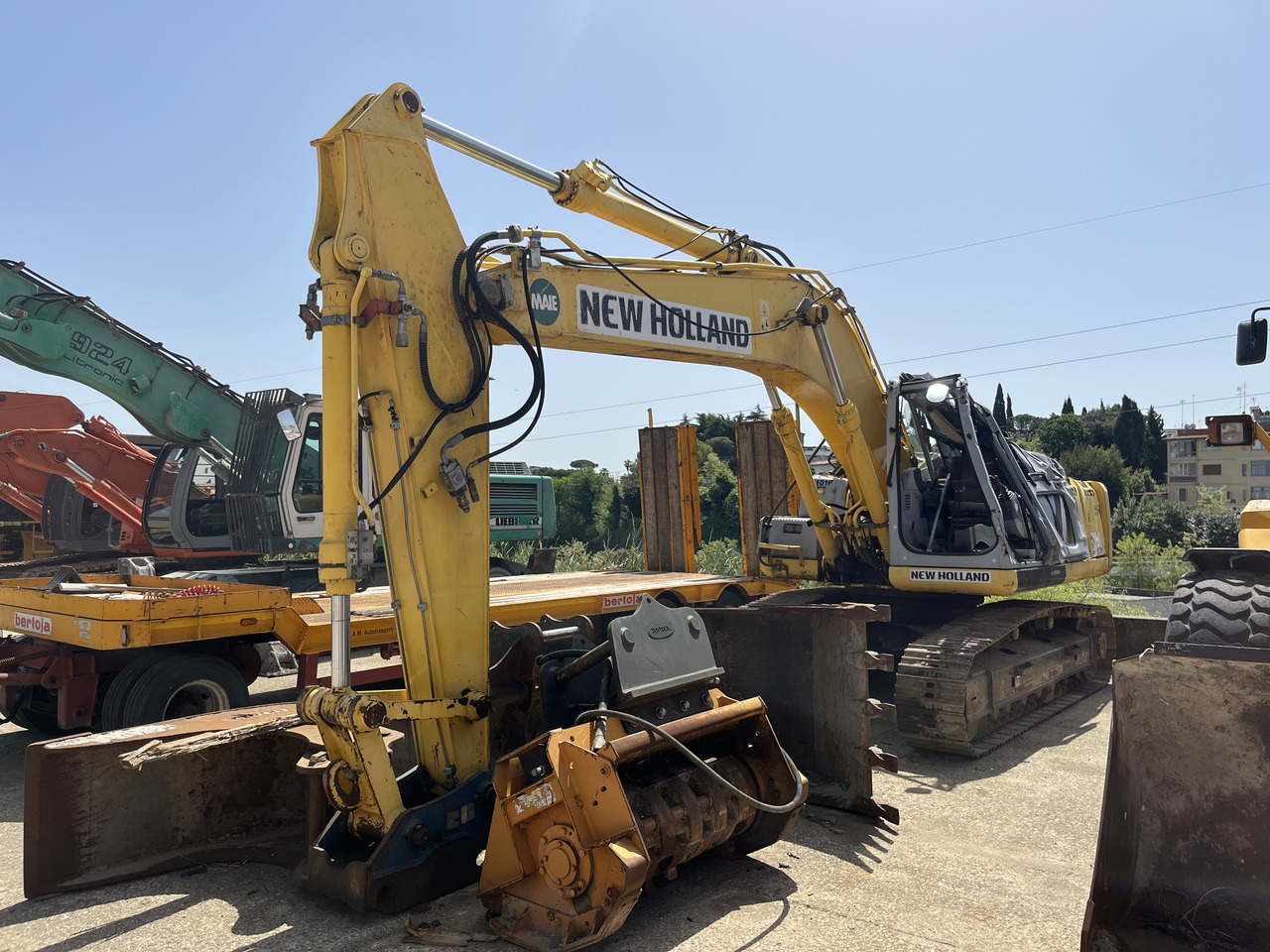 Crawler excavator NEW HOLLAND E215B: picture 9