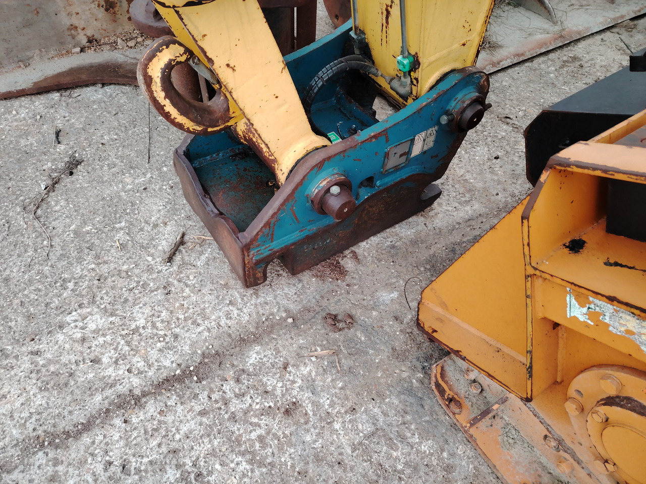 Crawler excavator NEW HOLLAND E215B: picture 18