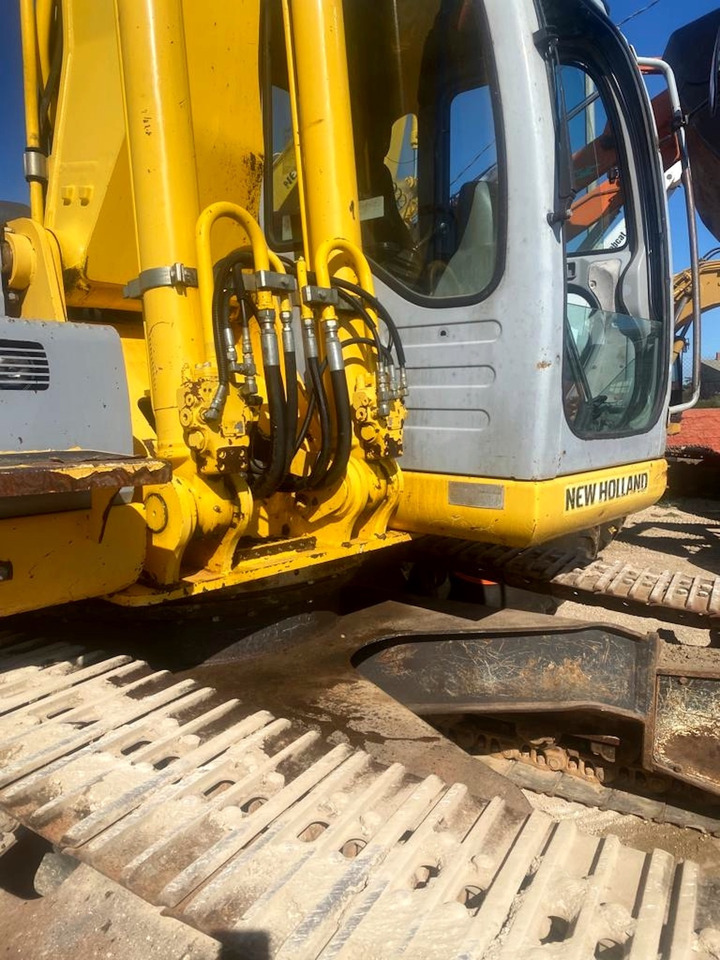 Crawler excavator NEW HOLLAND E215B: picture 6