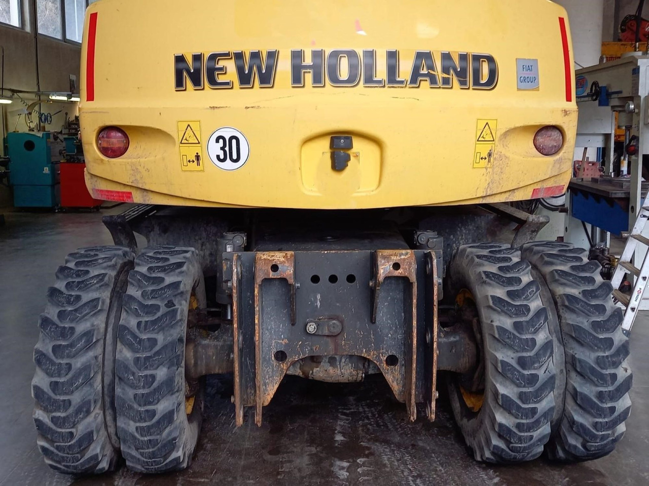 Crawler excavator NEW HOLLAND MHCITY: picture 4