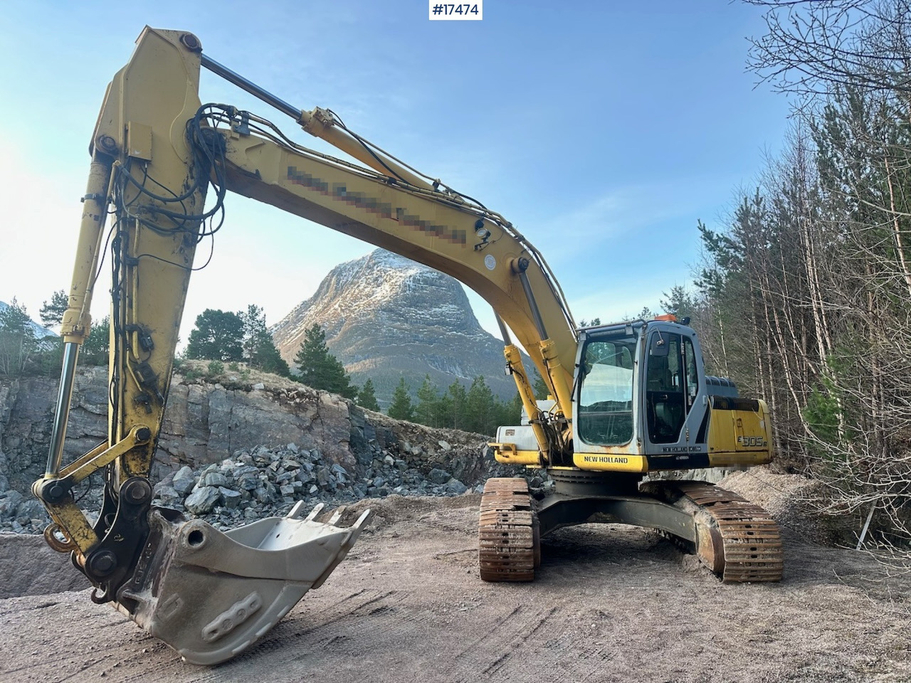 Excavator New Holland kobelco E305B: picture 3