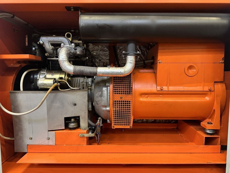 Generator set SDMO Safari Ruggerini Mecc Alte Spa 8 kVA Silent generatorset as New ! 1021 hours: picture 10