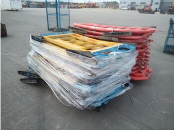 Construction equipment Selection of Plastic Pedestrian Barriers (2 Bundles): picture 1