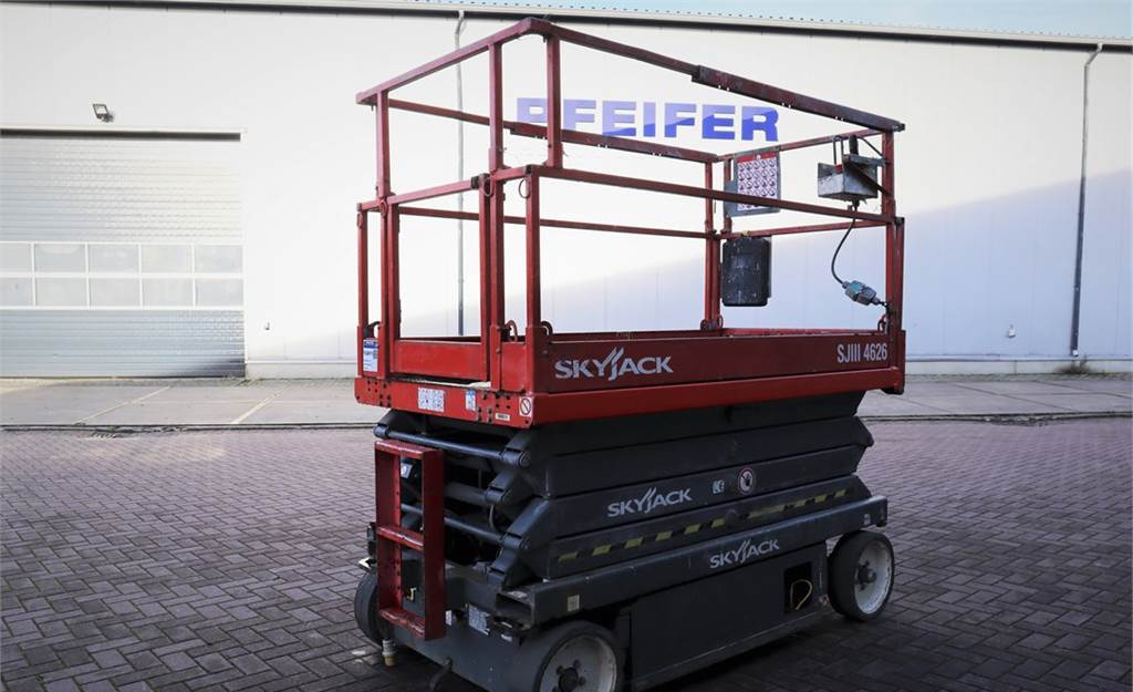 Scissor lift SkyJack SJ4626 Electric, 10m Working Height, 454kg Capacit: picture 3
