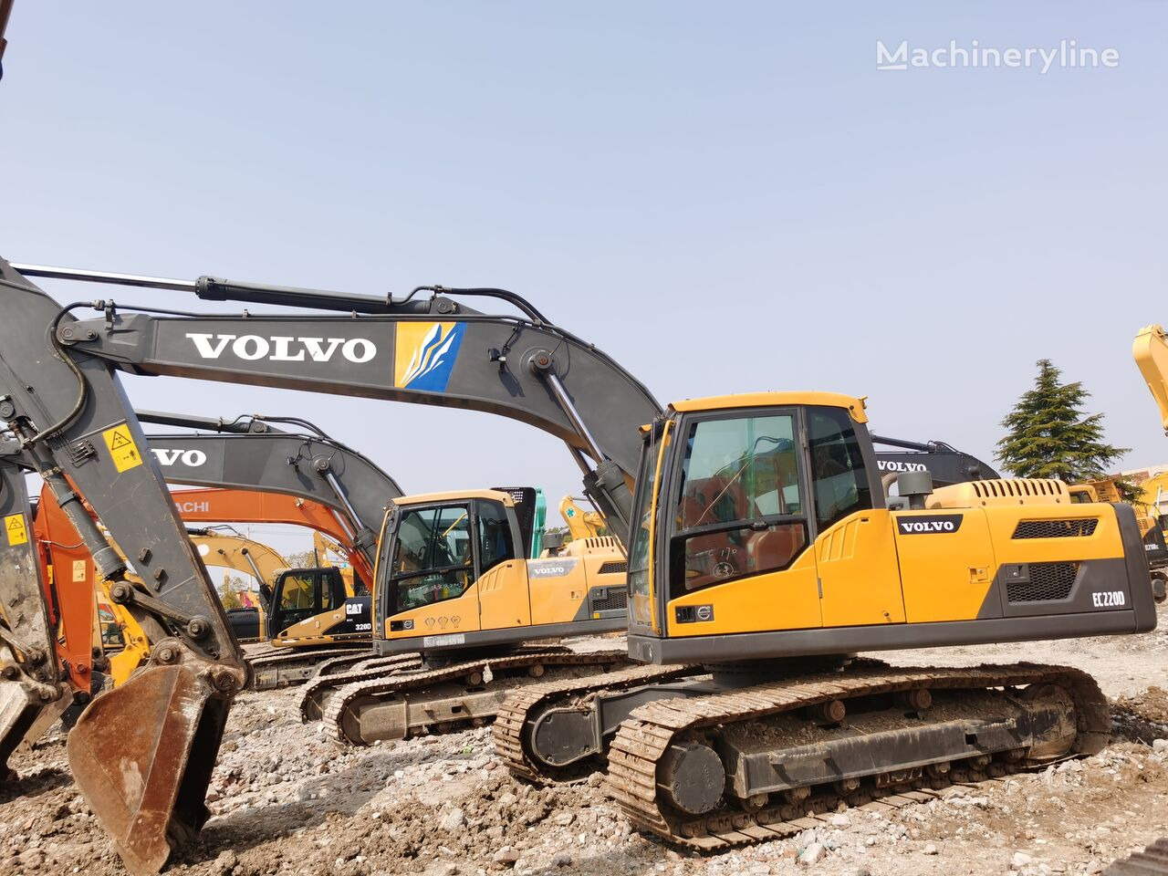 Crawler excavator Volvo EC220: picture 4