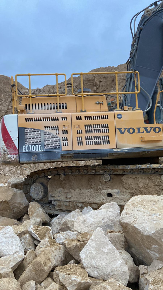 Crawler excavator Volvo EC700CL: picture 3