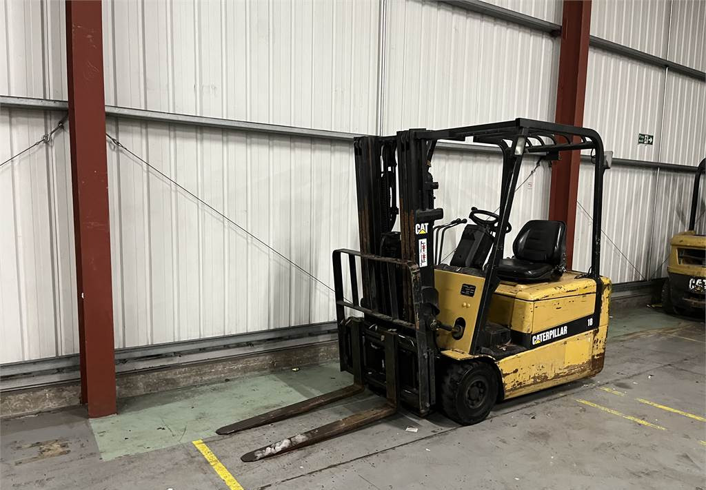 Electric forklift CAT EP18KT: picture 2