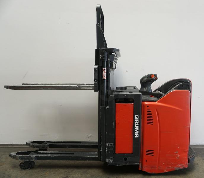 Stacker Linde D 12 HP SP 133: picture 4