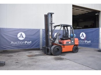 Diesel forklift Nissan UGD 02A30PQ: picture 1