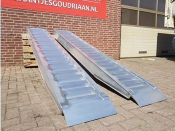 New Loading ramp Oprijplanken 3000x450 mm: picture 5