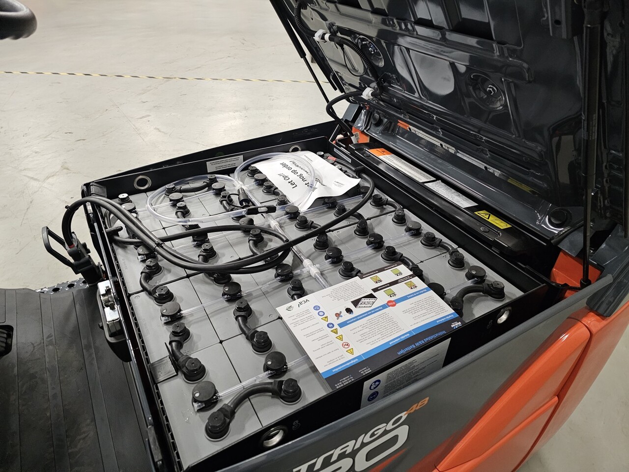 Electric forklift TOYOTA 8FBE20T: picture 11