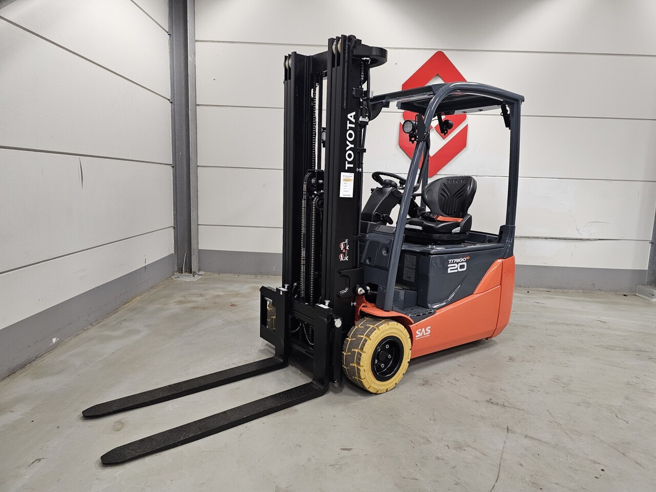 Electric forklift TOYOTA 8FBE20T: picture 4