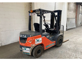 Diesel forklift Toyota 52-8 FD F 30: picture 2