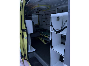 Ambulance MERCEDES-BENZ Sprinter 319 3.0 ambulance/krankenwagen: picture 5