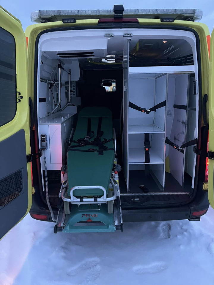 Ambulance MERCEDES-BENZ Sprinter 319 3.0 ambulance/krankenwagen: picture 10