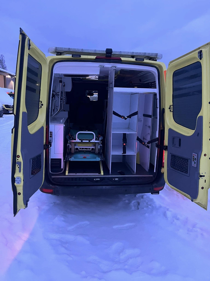 Ambulance MERCEDES-BENZ Sprinter 319 3.0 ambulance/krankenwagen: picture 9
