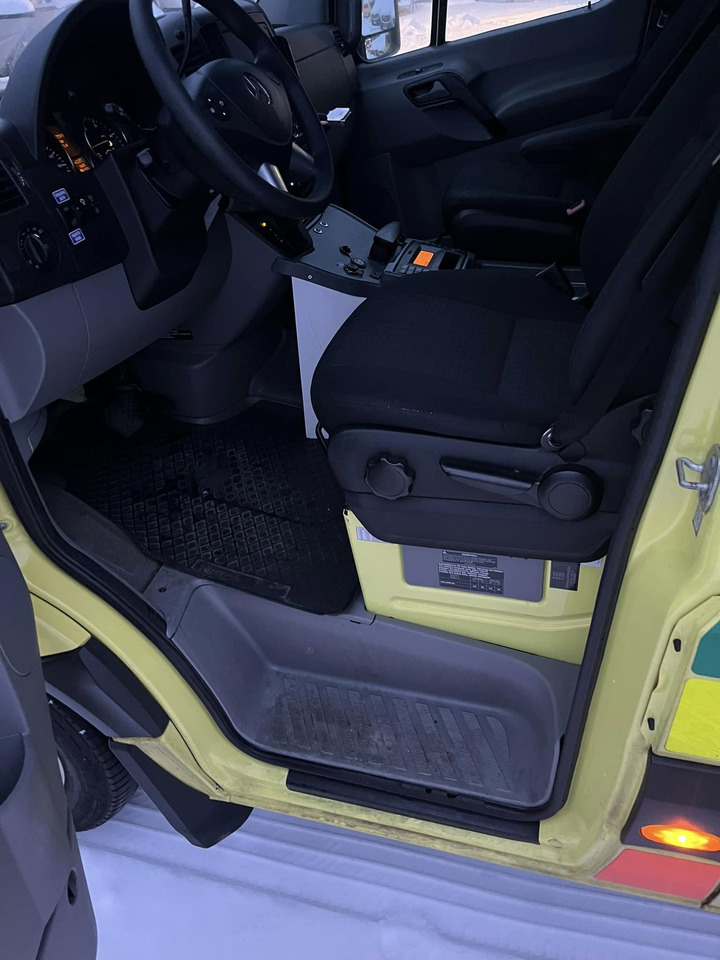 Ambulance MERCEDES-BENZ Sprinter 319 3.0 ambulance/krankenwagen: picture 11