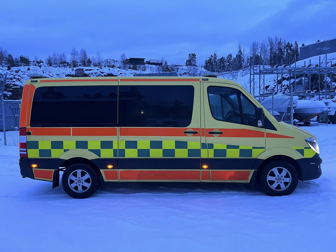 Ambulance MERCEDES-BENZ Sprinter 319 3.0 ambulance/krankenwagen: picture 4