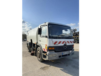 Road sweeper Mercedes Atego: picture 1