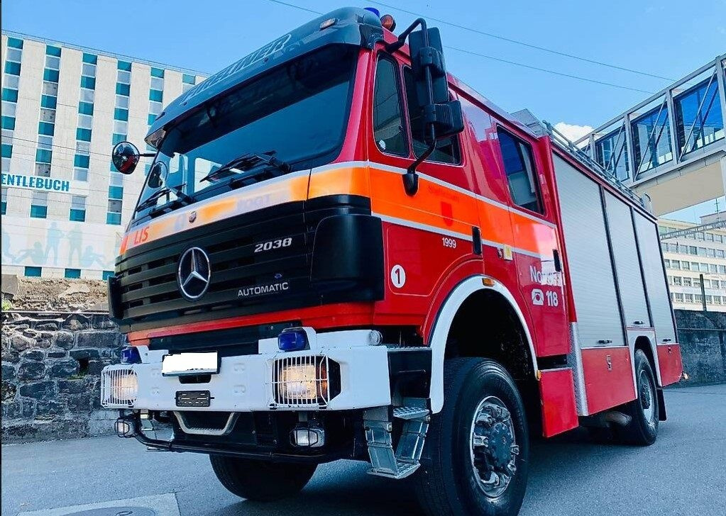 Fire truck Mercedes-Benz 2038 4x4: picture 2