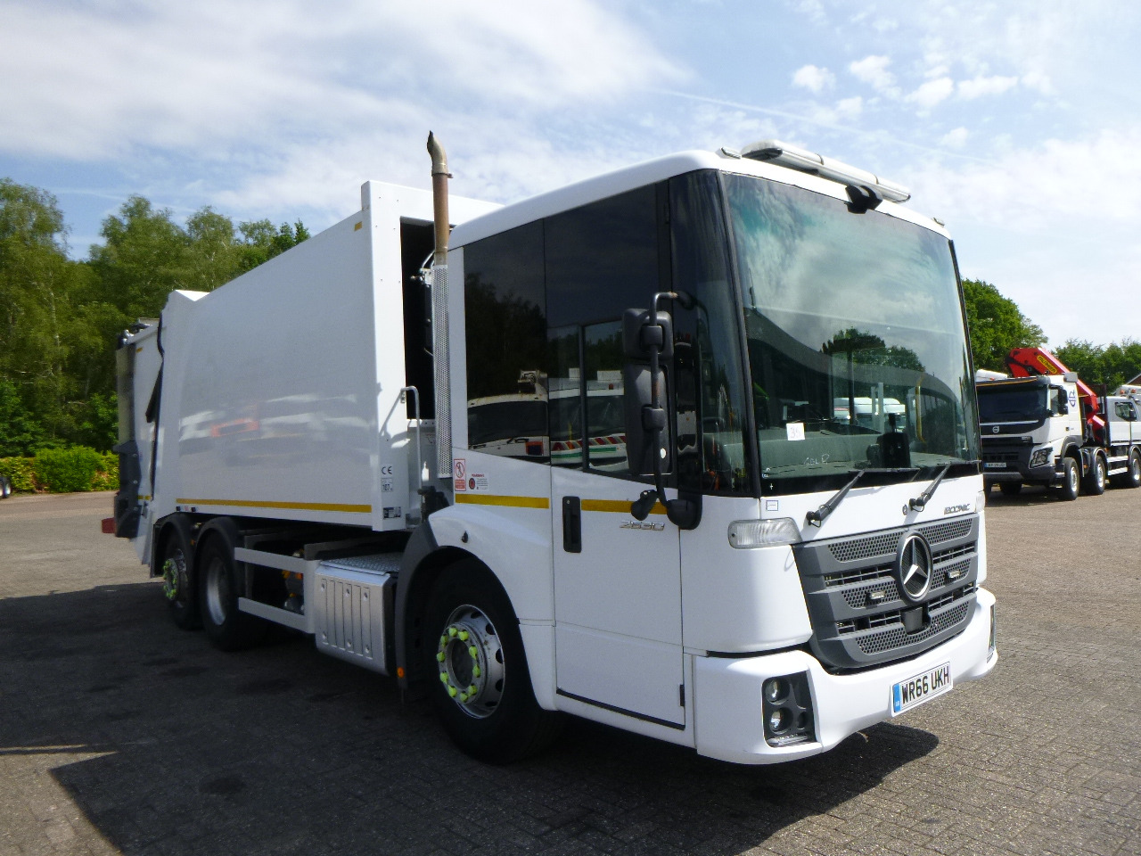 Garbage truck Mercedes Econic 2630 6x2 RHD Euro 6 Refuse truck: picture 2