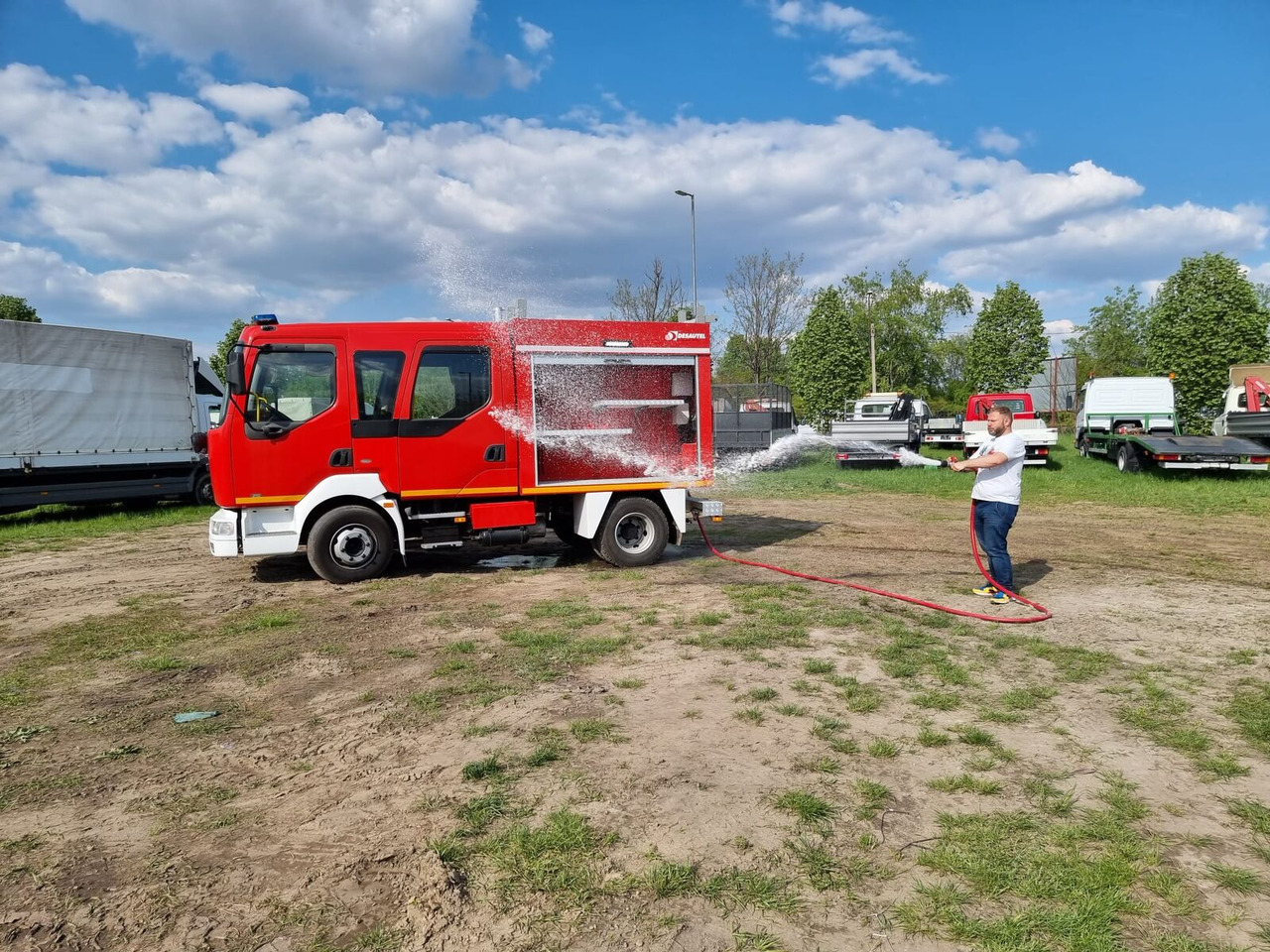Fire truck Renault Midlum 210 dci Fire Truck - 2000l water + 170l foam: picture 11