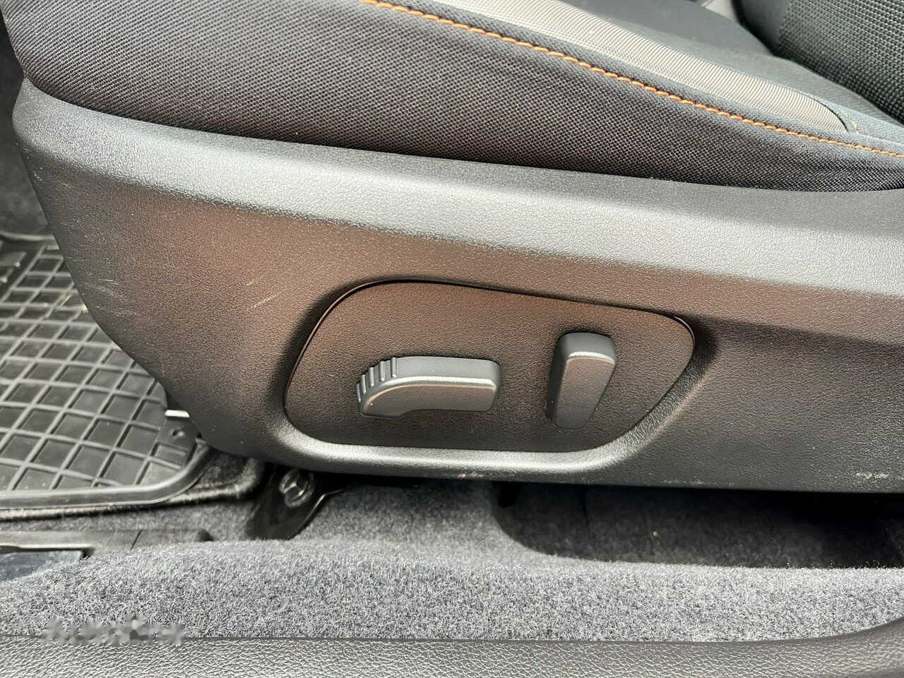Car Subaru XV: picture 20