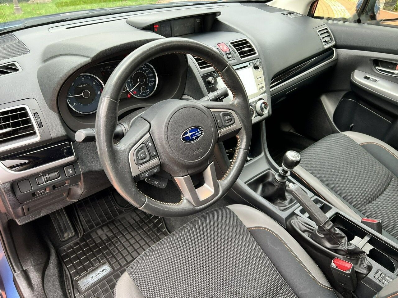 Car Subaru XV: picture 23