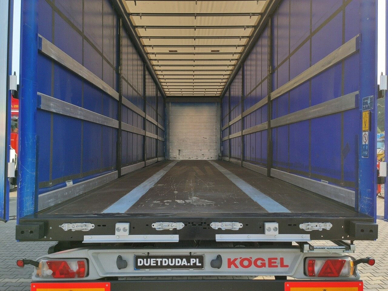 Curtainsider semi-trailer Kögel: picture 23
