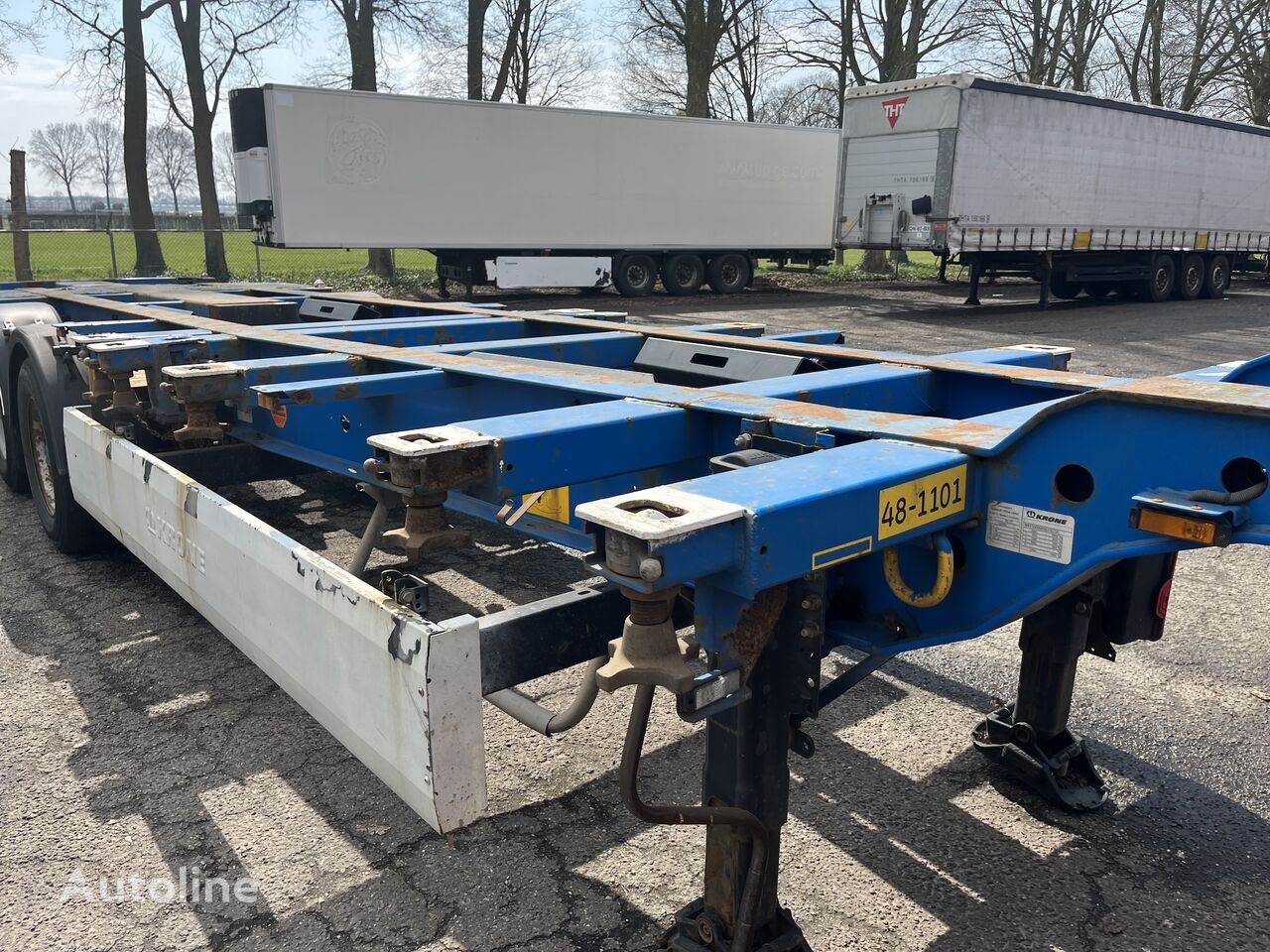 Container transporter/ Swap body semi-trailer for transportation of containers Krone Multi Chassis: picture 2