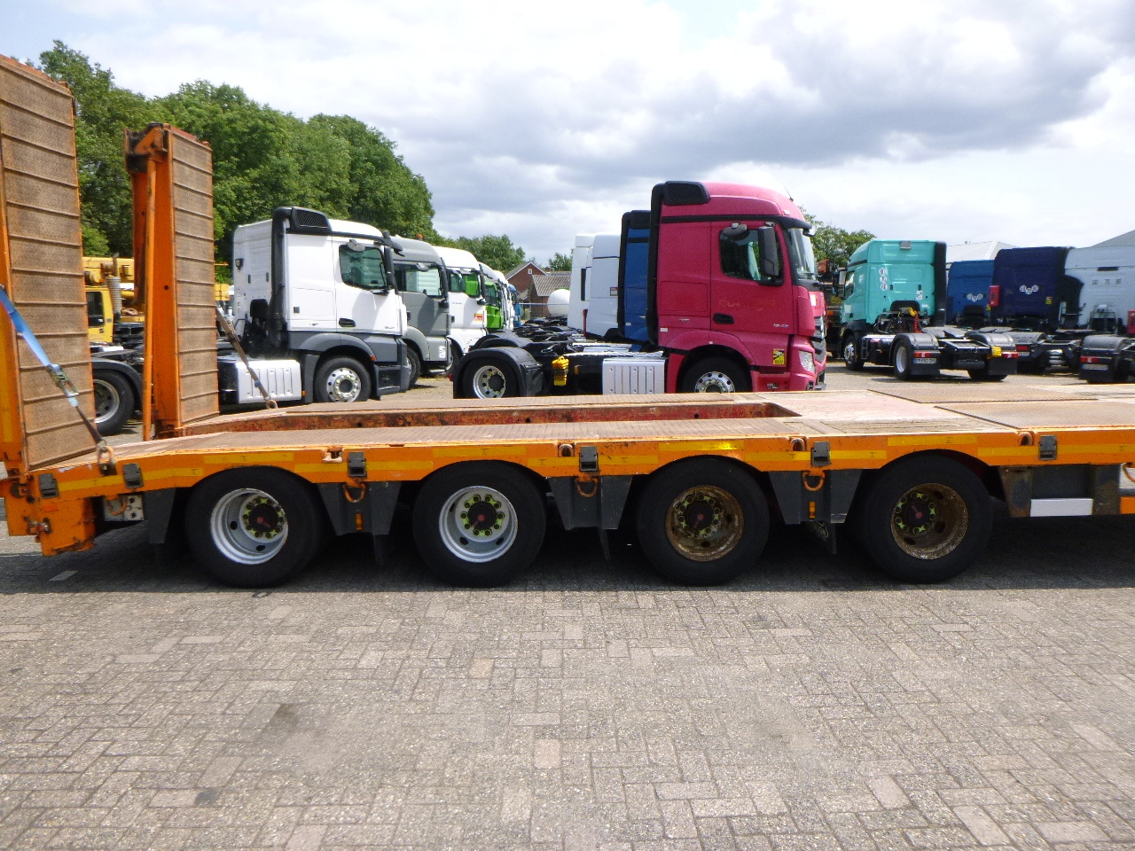 Low loader semi-trailer Nooteboom 4-axle lowbed trailer OSD-73-04: picture 5