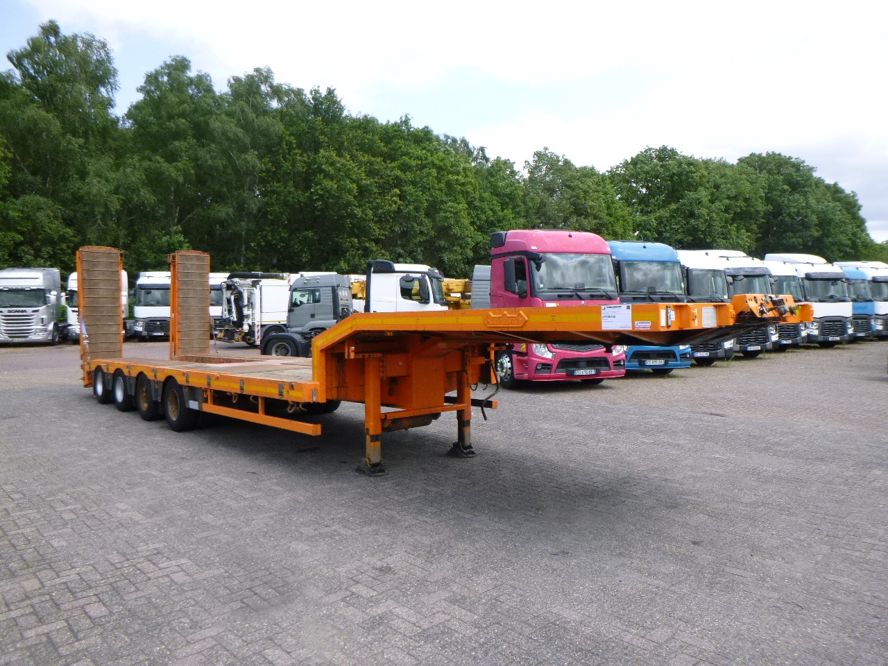 Low loader semi-trailer Nooteboom 4-axle lowbed trailer OSD-73-04: picture 2