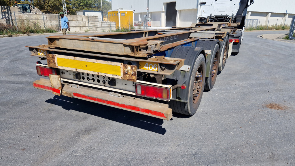 Container transporter/ Swap body semi-trailer Schmitz SCF 24G Slider: picture 7