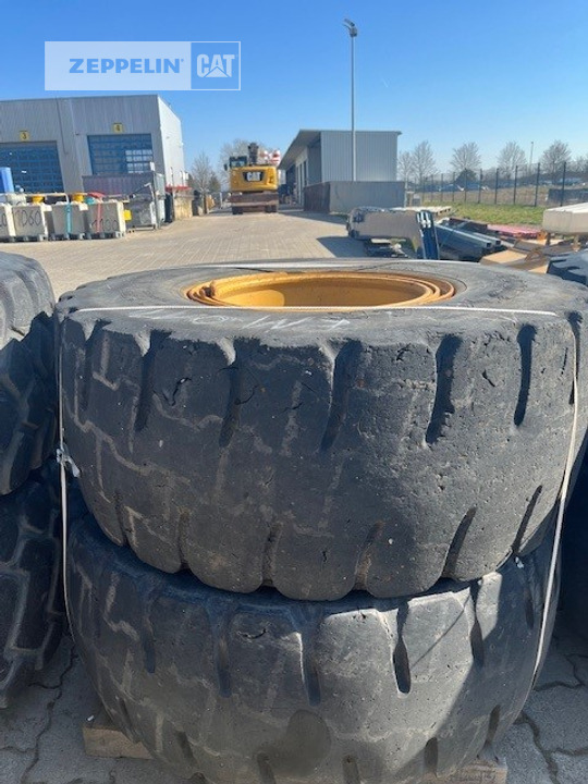Tire for Construction machinery Komponenten Felsreifen Cat 938K: picture 3
