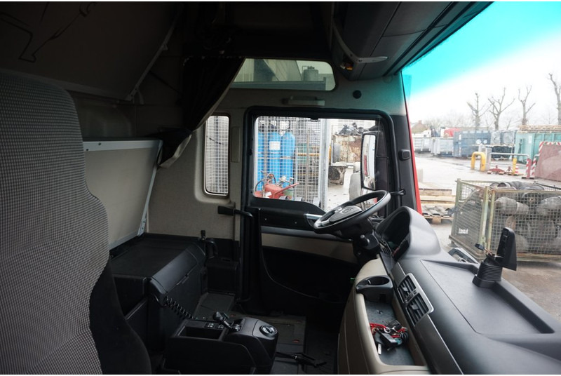 Cab and interior for Truck MAN F99L45 TGX EURO6: picture 5