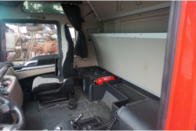 Cab and interior for Truck MAN F99L45 TGX EURO6: picture 8