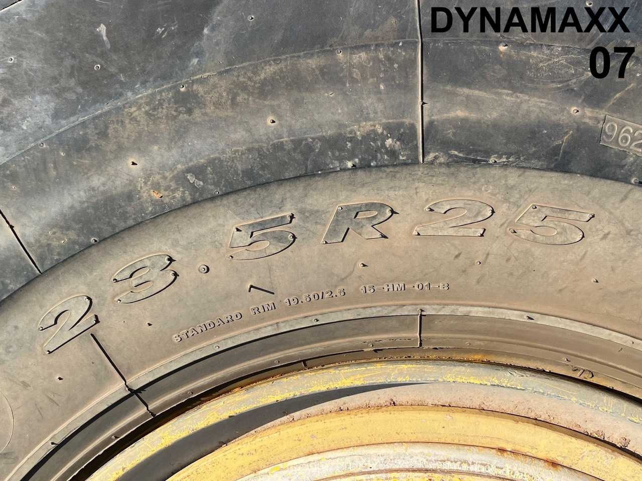 Wheel and tire package PIRELLI 16.00-24: picture 24
