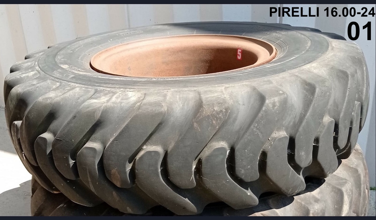 Wheel and tire package PIRELLI 16.00-24: picture 9