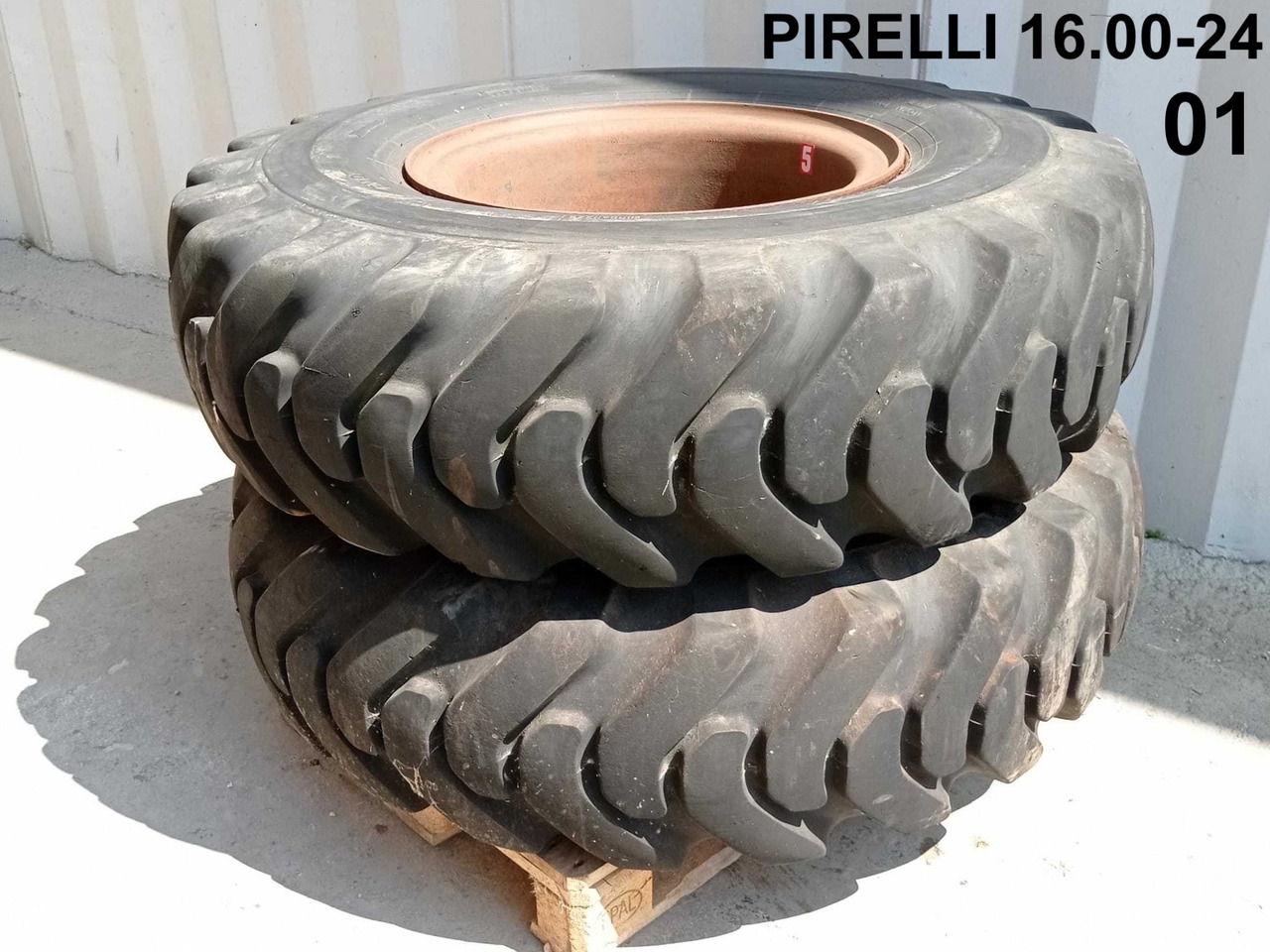 Wheel and tire package PIRELLI 16.00-24: picture 8