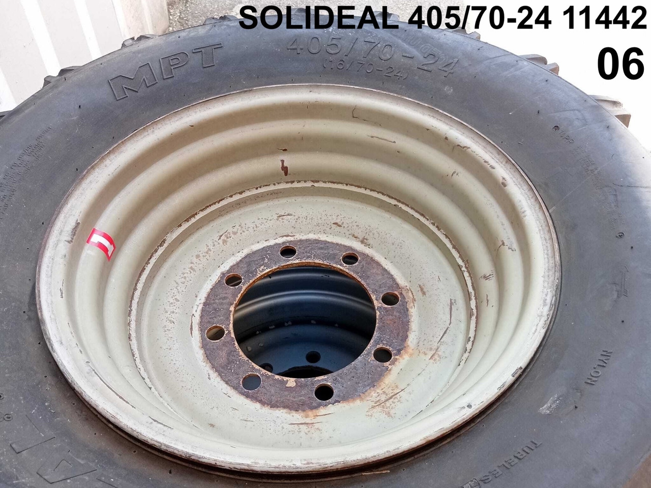 Wheel and tire package PIRELLI 16.00-24: picture 21