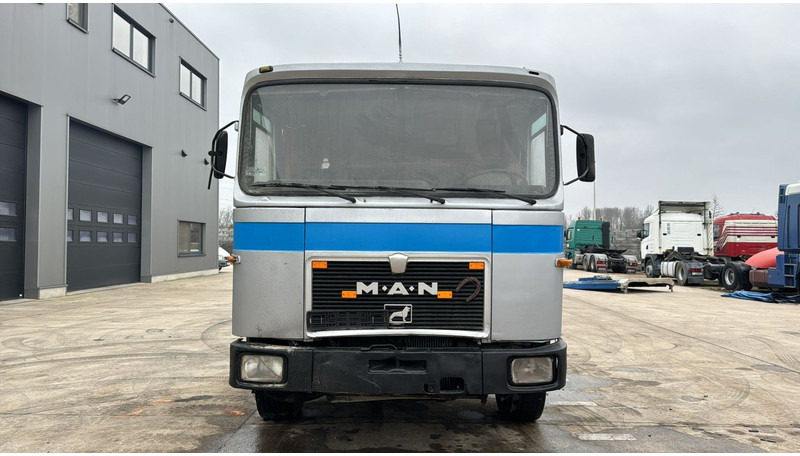 Tractor unit MAN 19.281 (BIG AXLE / STEEL SUSPENSION / 6 CYLINDER / MANUAL PUMP): picture 2