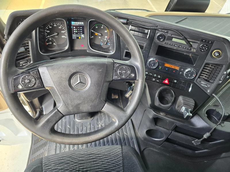 Tractor unit Mercedes-Benz Actros 1843 PTO / AIRCO: picture 10
